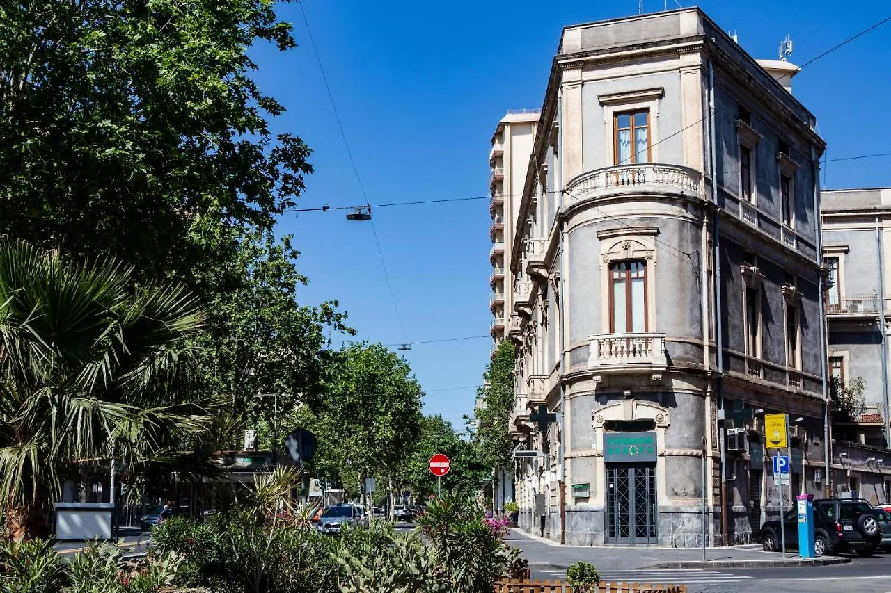 Dimore Solara Aeroporto di Catania Fontana Rossa Italia